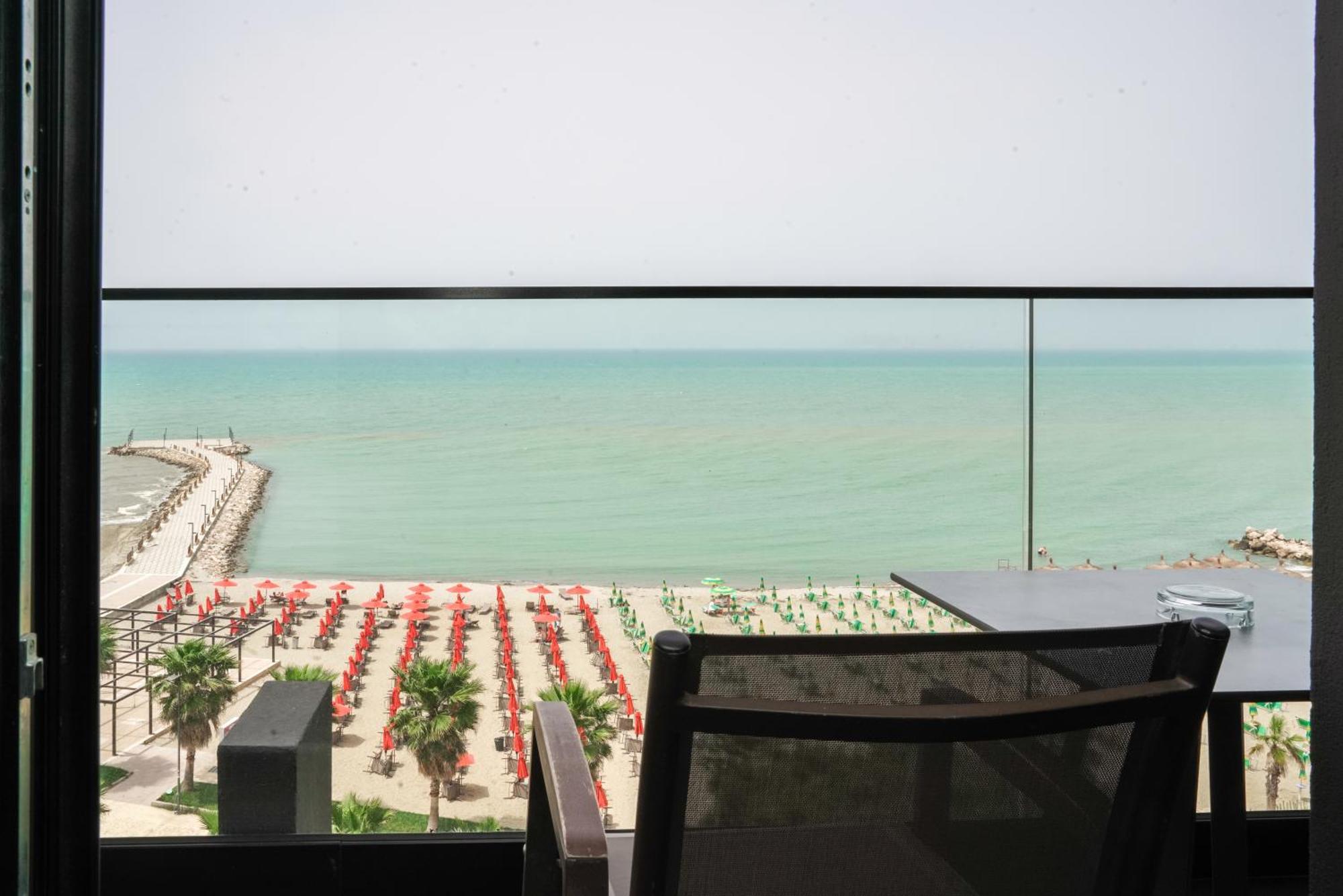 Supreme Hotel Golem  Ngoại thất bức ảnh