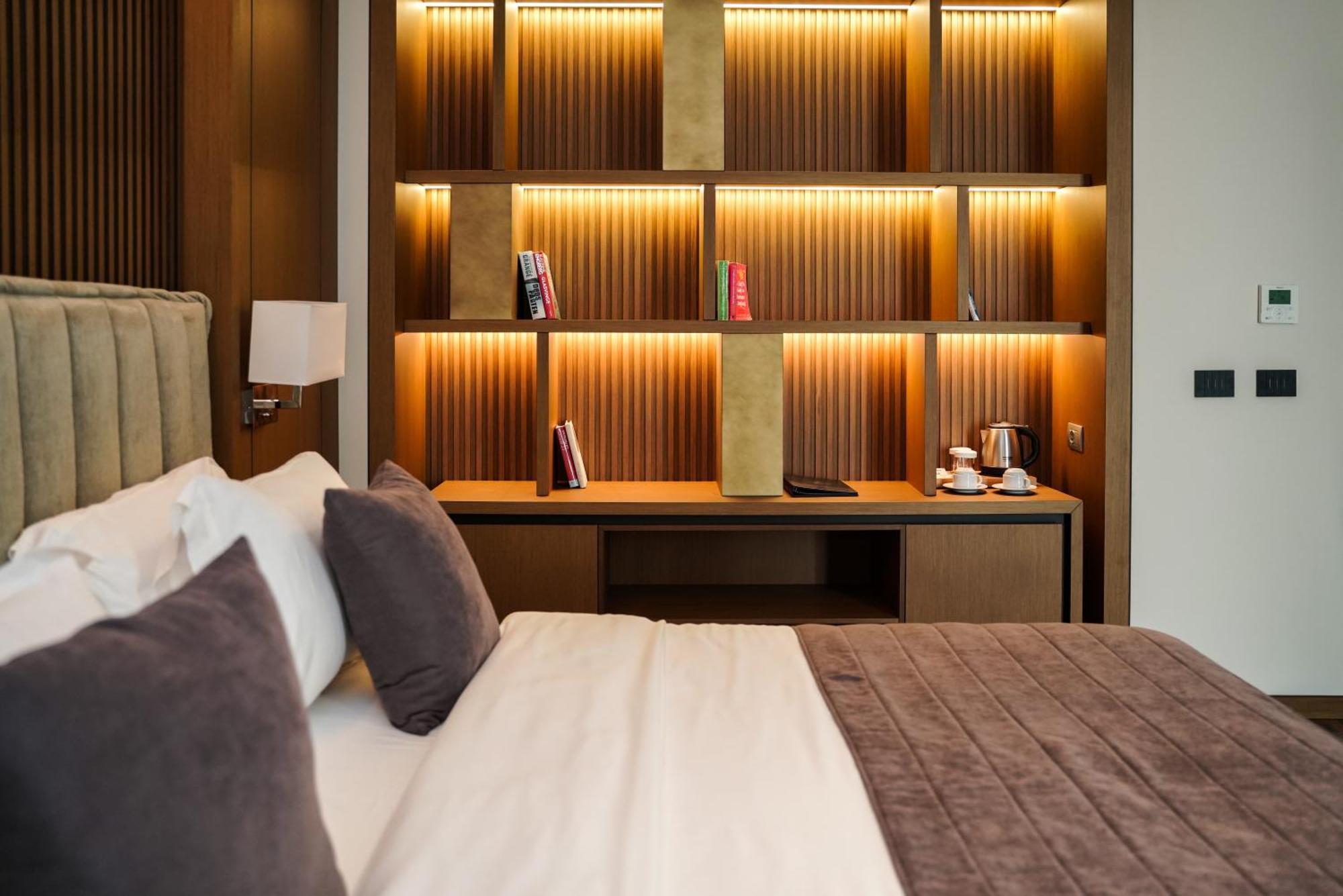 Supreme Hotel Golem  Ngoại thất bức ảnh