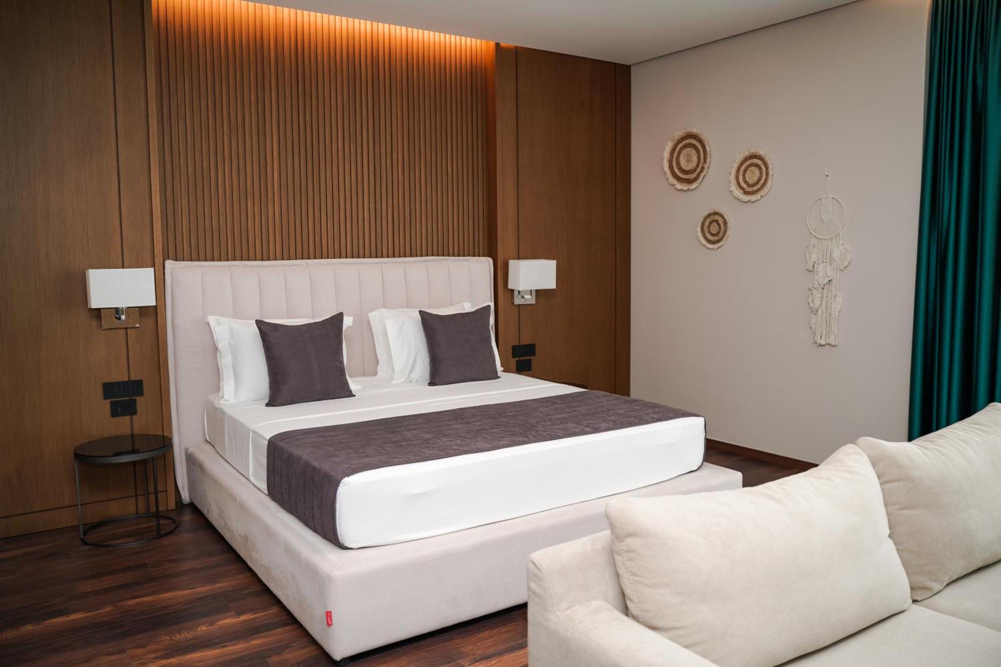 Supreme Hotel Golem  Ngoại thất bức ảnh